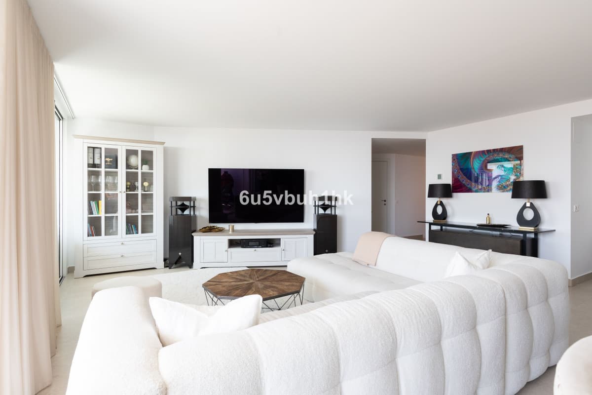 Middle Floor Apartment in Torrequebrada — photo 9 of 10