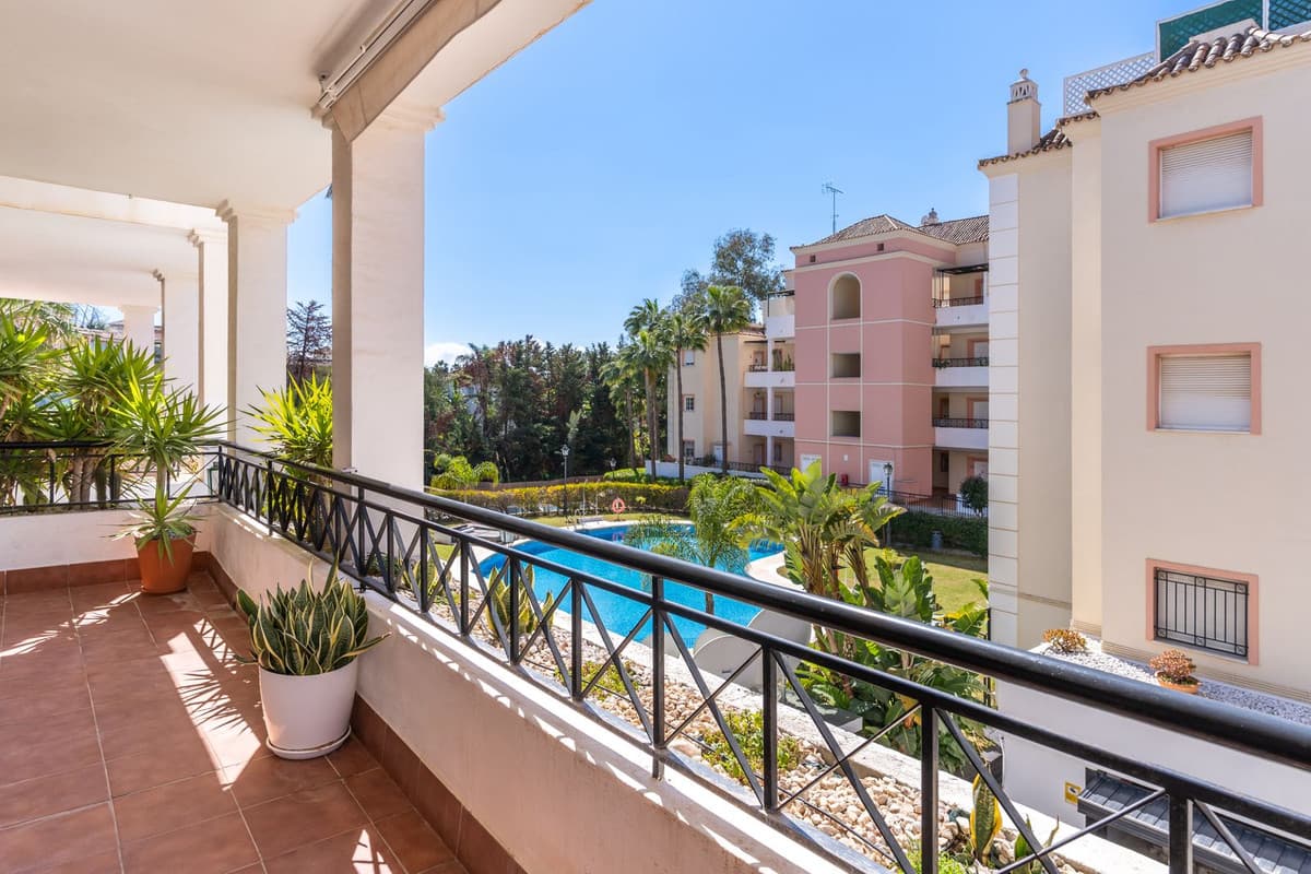 Middle Floor Apartment in Nueva Andalucía — photo 1 of 10