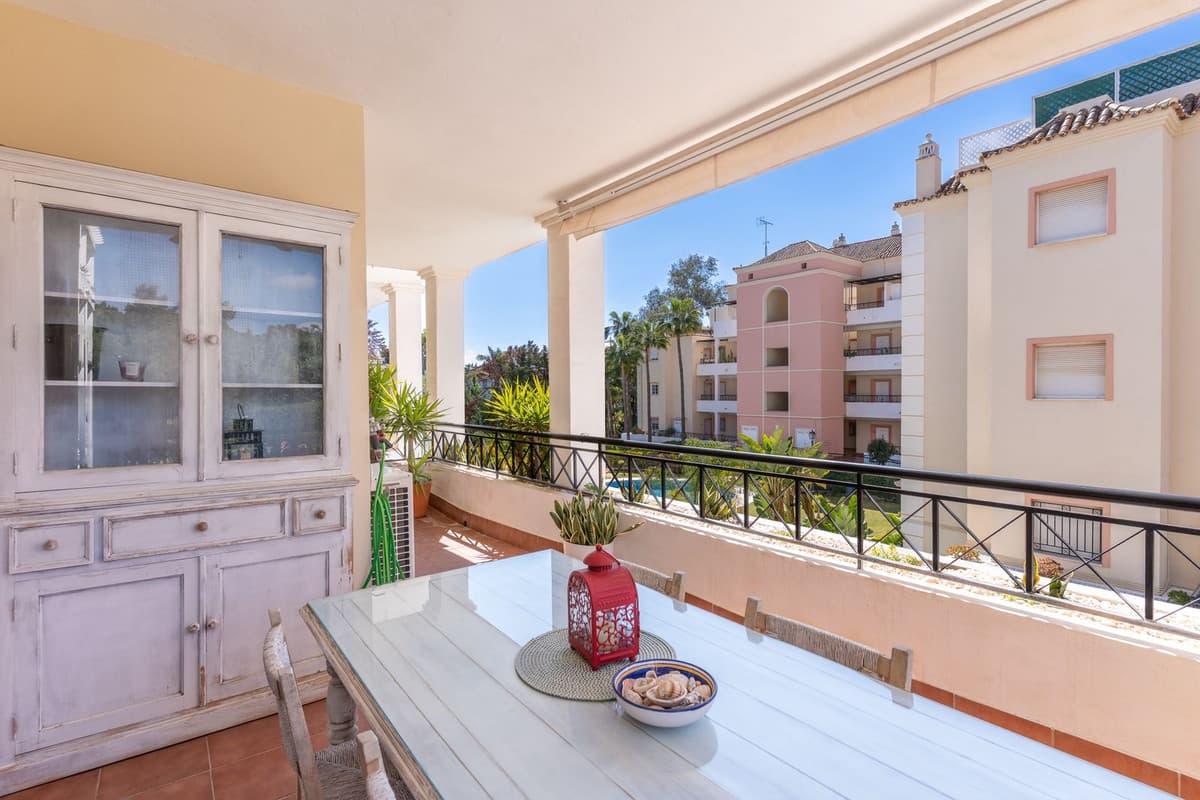 Middle Floor Apartment in Nueva Andalucía — photo 3 of 10