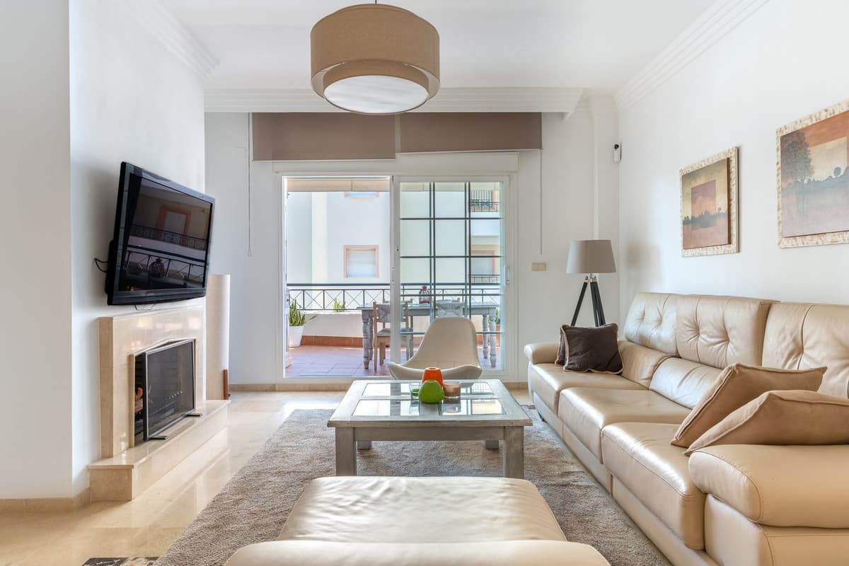 Middle Floor Apartment in Nueva Andalucía — photo 4 of 10