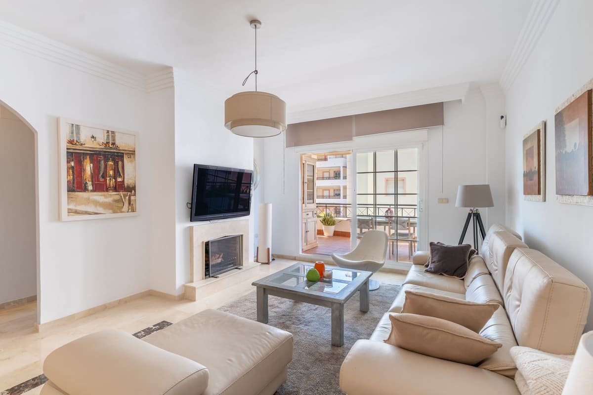 Middle Floor Apartment in Nueva Andalucía — photo 5 of 10