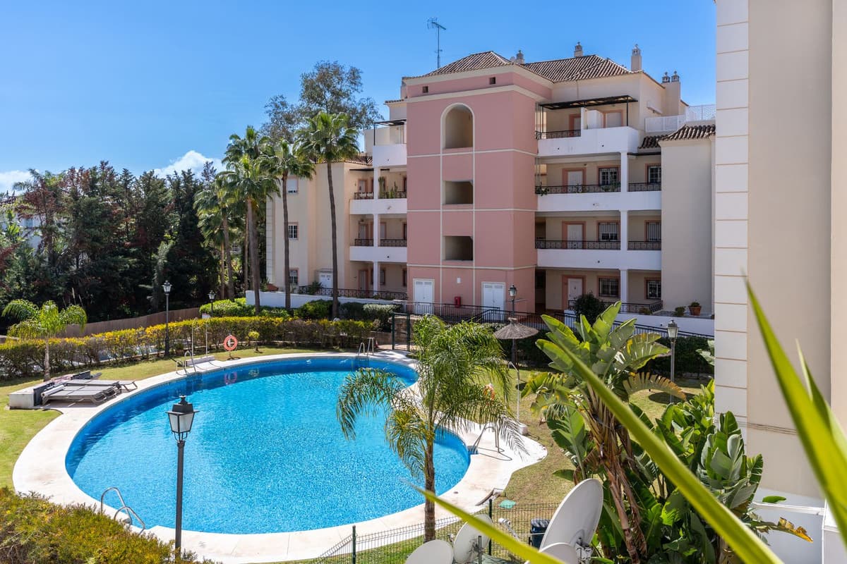 Middle Floor Apartment in Nueva Andalucía — photo 9 of 10