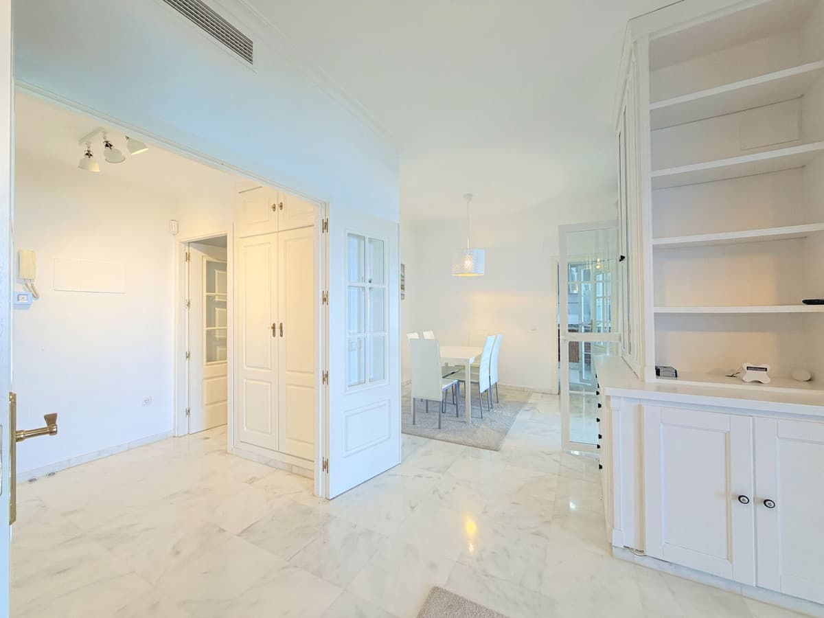 Middle Floor Apartment in La Duquesa — photo 9 of 10
