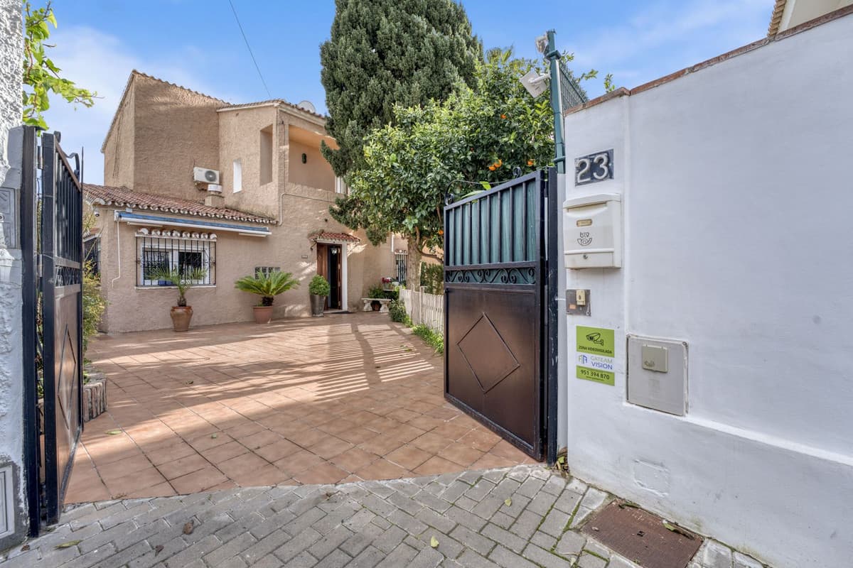 Detached Villa in Málaga — photo 2 of 10