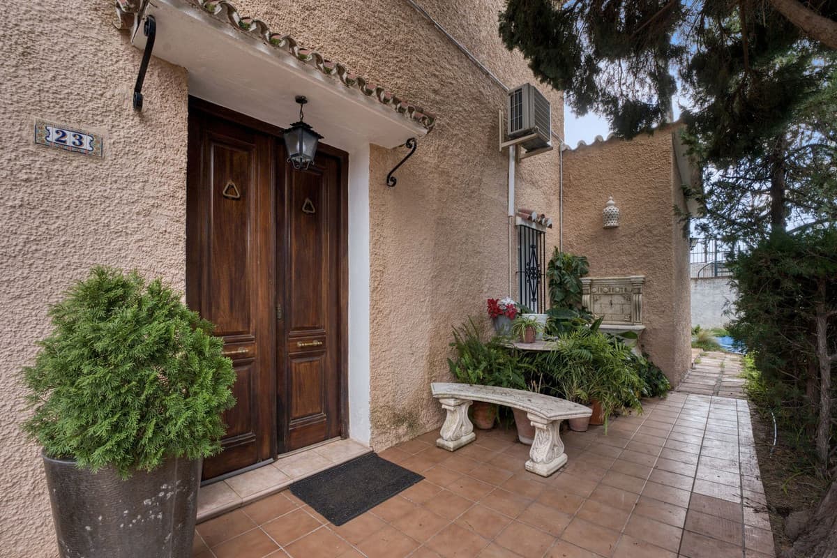 Detached Villa in Málaga — photo 3 of 10