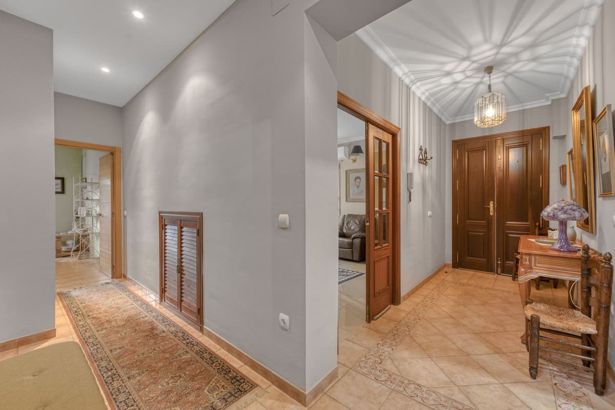 Detached Villa in Málaga — photo 4 of 10