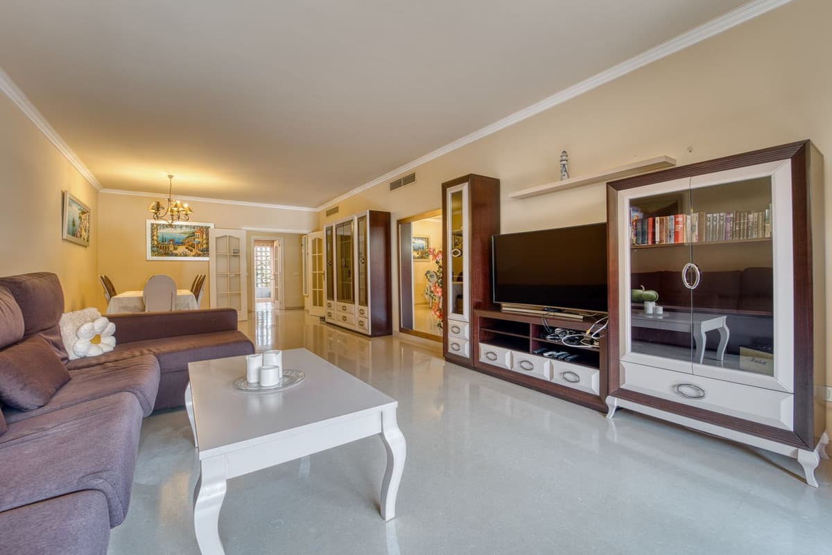 Ground Floor Apartment in Marbella — photo 3 of 10