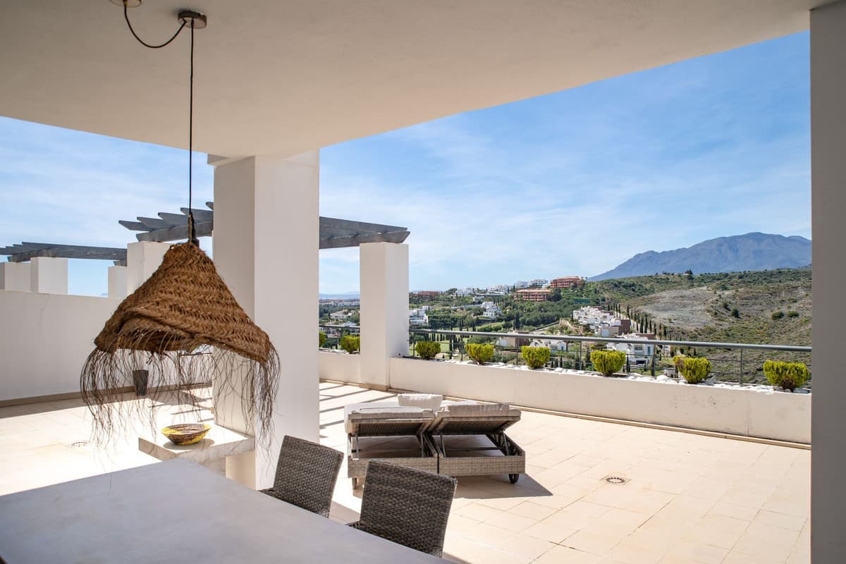 Middle Floor Apartment in Benahavís — photo 6 of 10