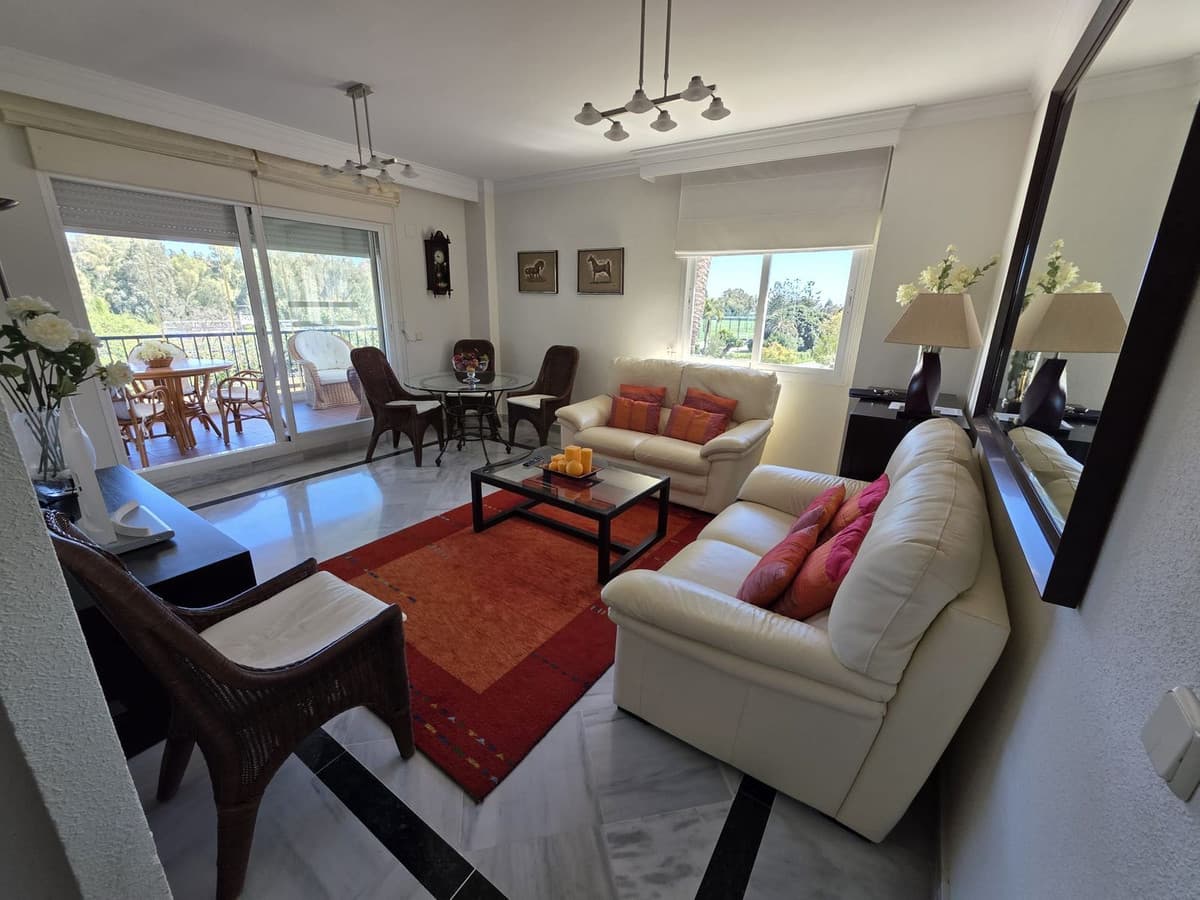 Middle Floor Apartment in Nueva Andalucía — photo 3 of 10