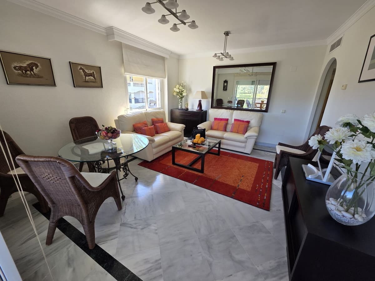 Middle Floor Apartment in Nueva Andalucía — photo 4 of 10