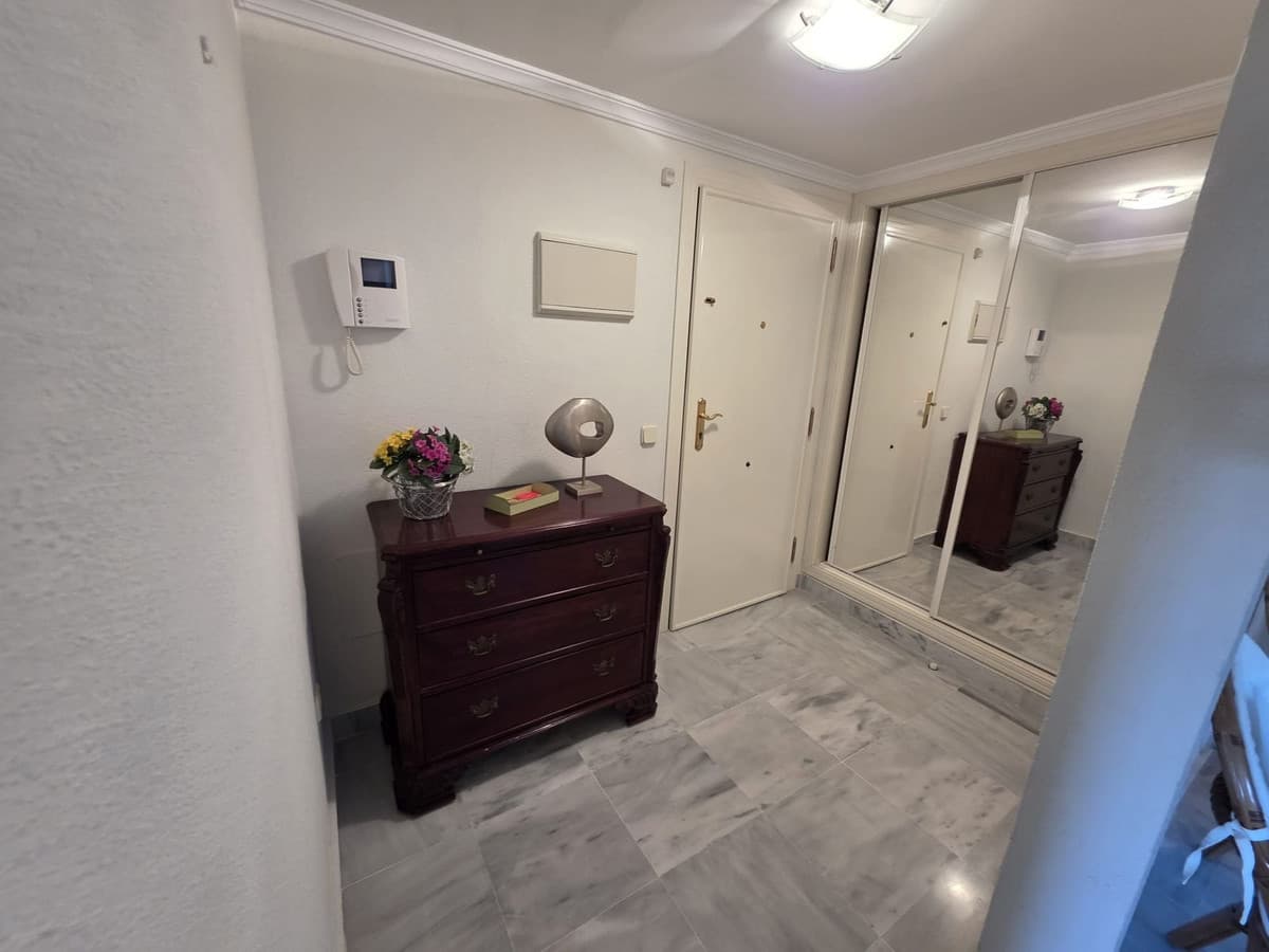 Middle Floor Apartment in Nueva Andalucía — photo 6 of 10