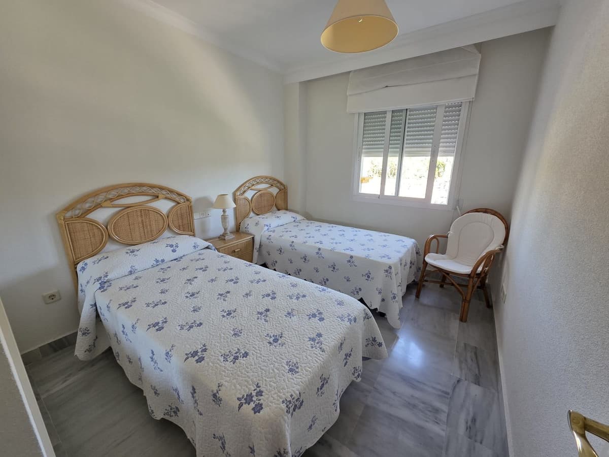 Middle Floor Apartment in Nueva Andalucía — photo 8 of 10