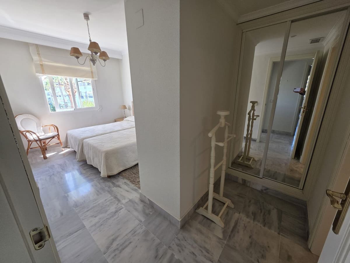 Middle Floor Apartment in Nueva Andalucía — photo 9 of 10