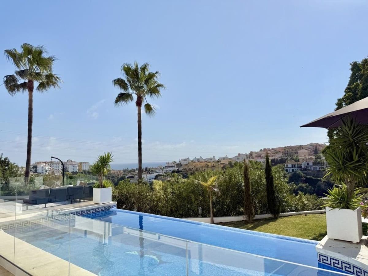 Detached Villa in Riviera del Sol — photo 1 of 10