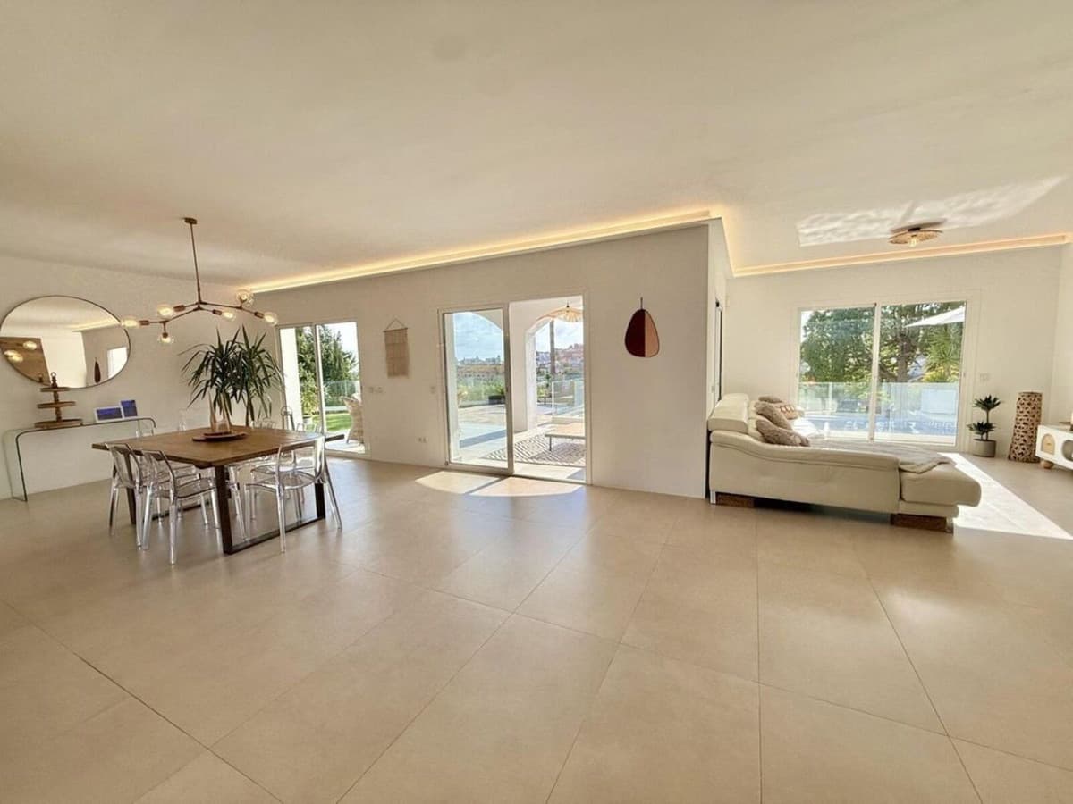 Detached Villa in Riviera del Sol — photo 4 of 10