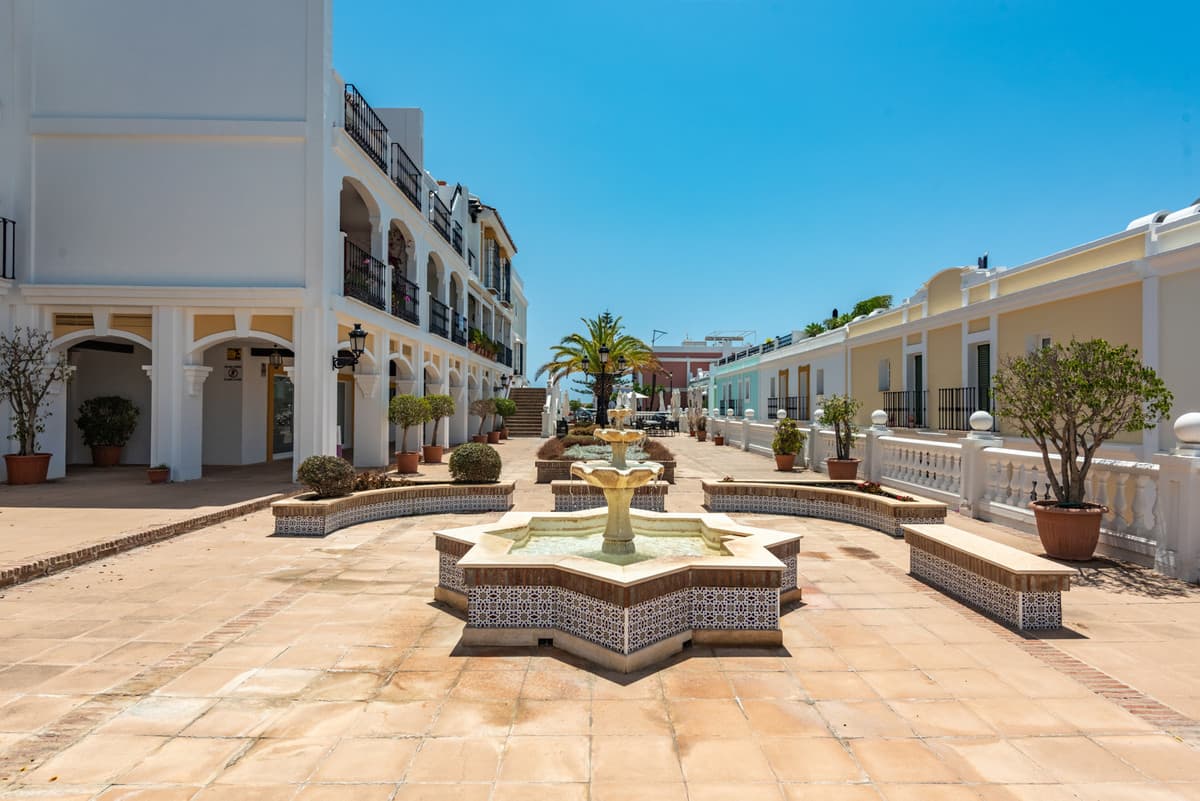 Townhouse in Nueva Andalucía — photo 1 of 10