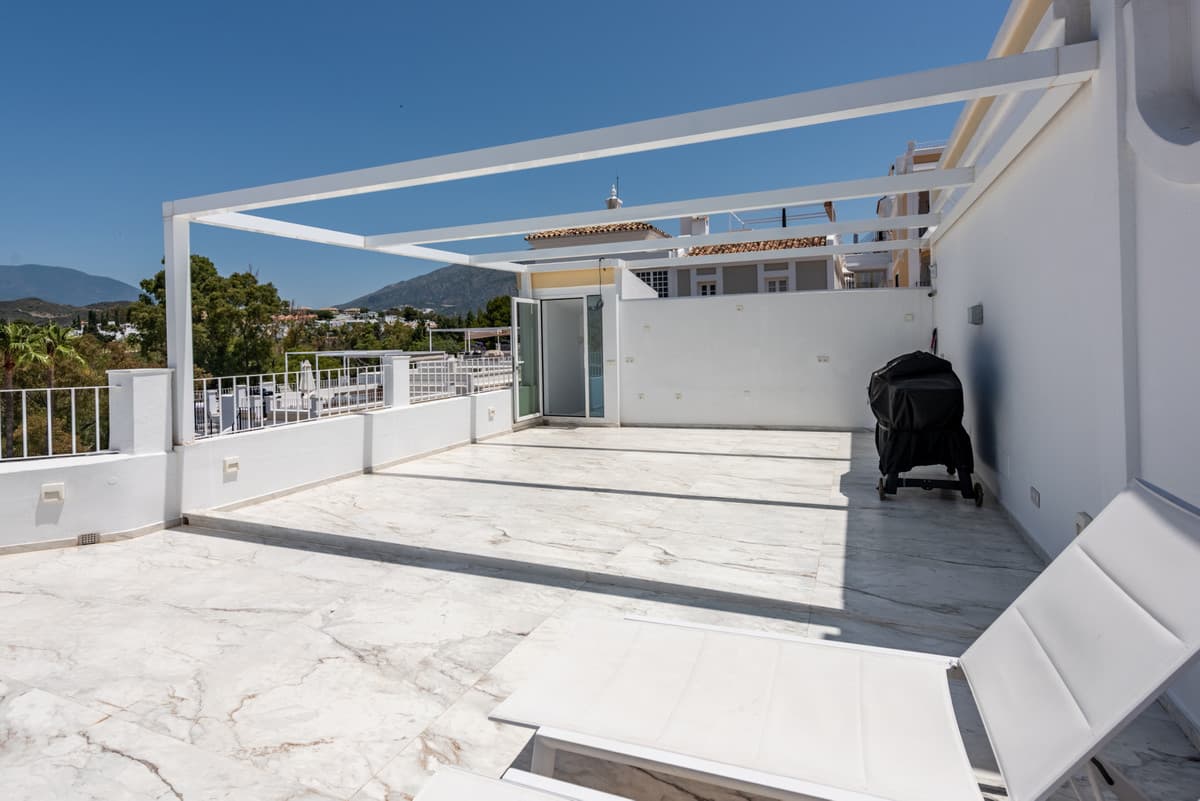 Townhouse in Nueva Andalucía — photo 2 of 10
