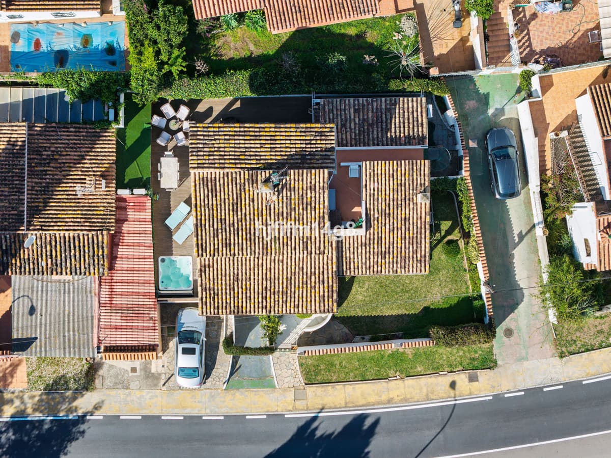 Detached Villa in La Campana — photo 3 of 10