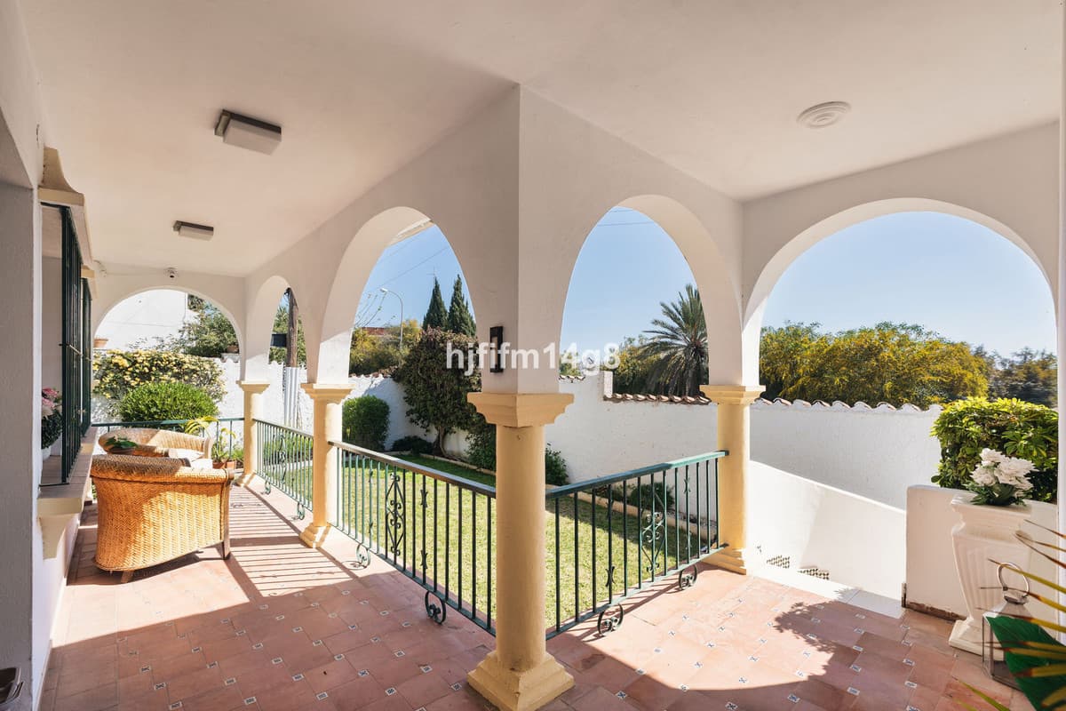 Detached Villa in La Campana — photo 4 of 10