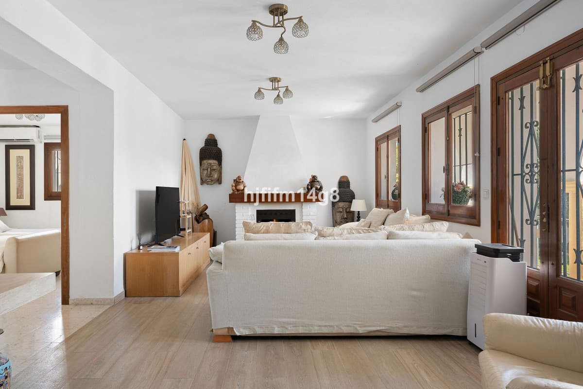 Detached Villa in La Campana — photo 6 of 10