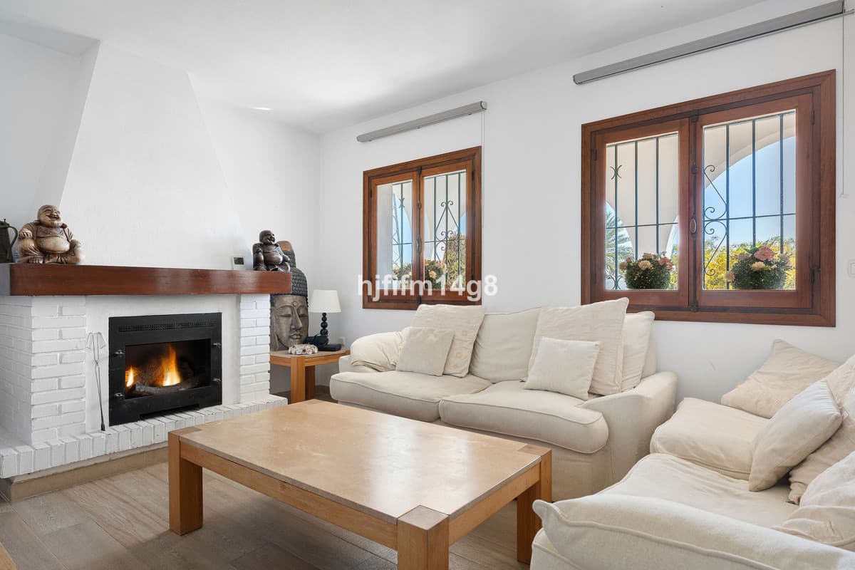 Detached Villa in La Campana — photo 7 of 10