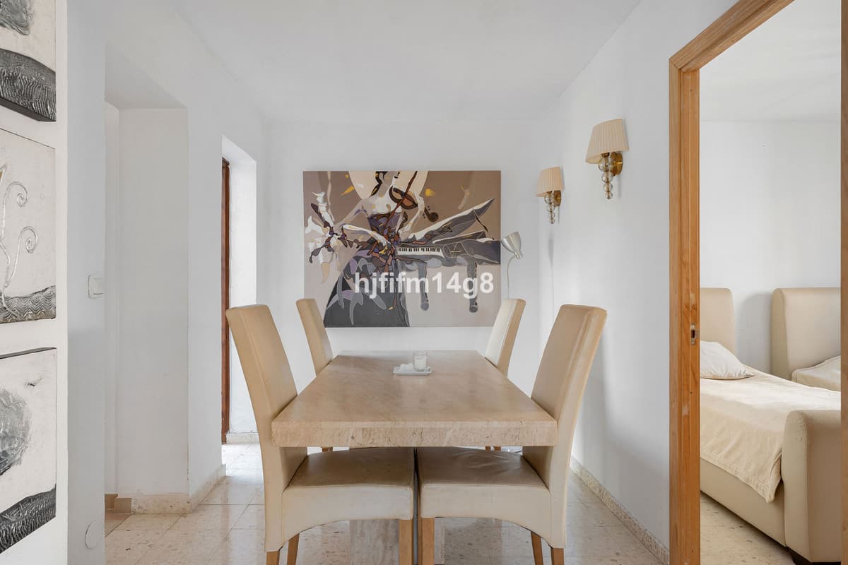 Detached Villa in La Campana — photo 8 of 10