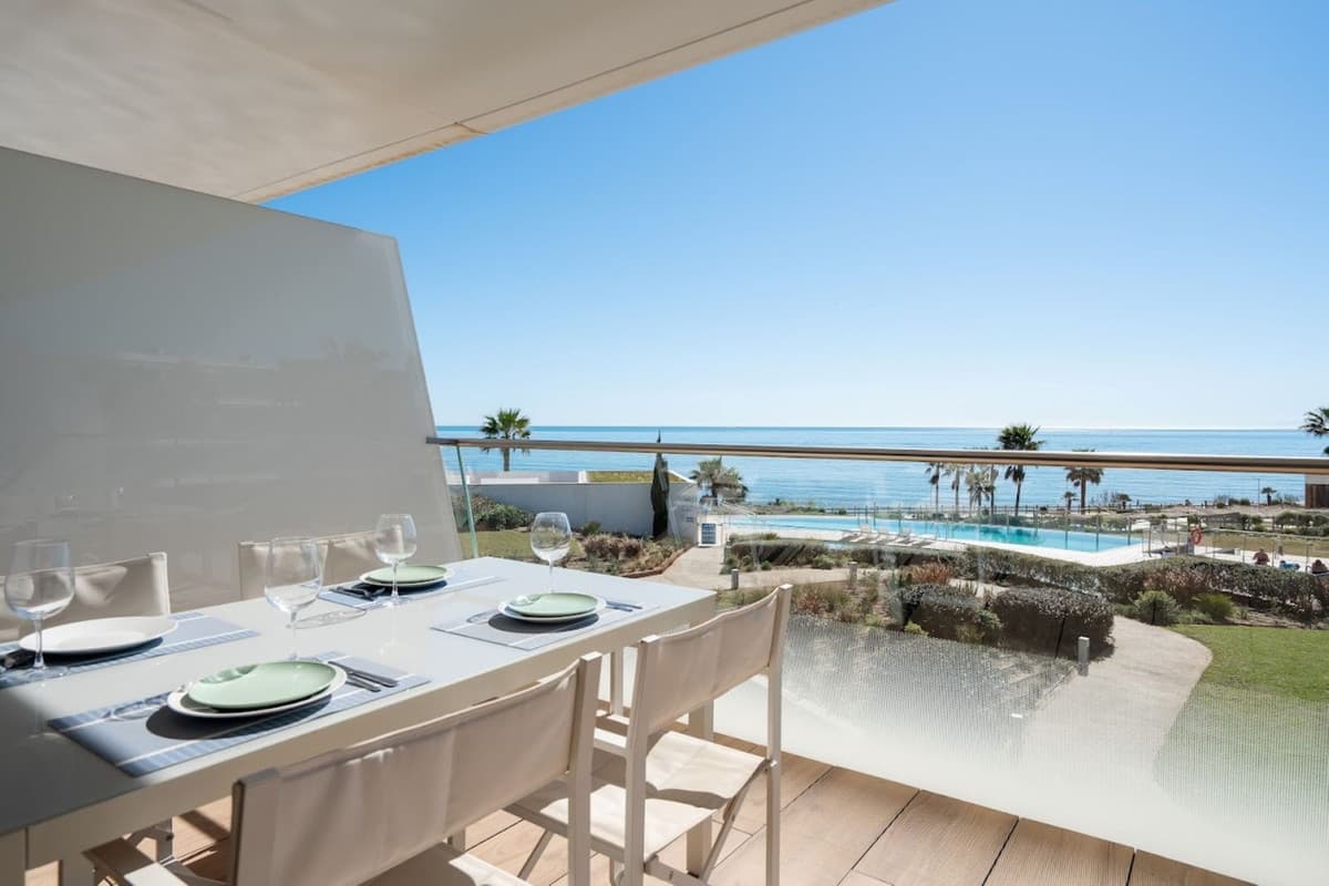 Middle Floor Apartment in Estepona — photo 1 of 10