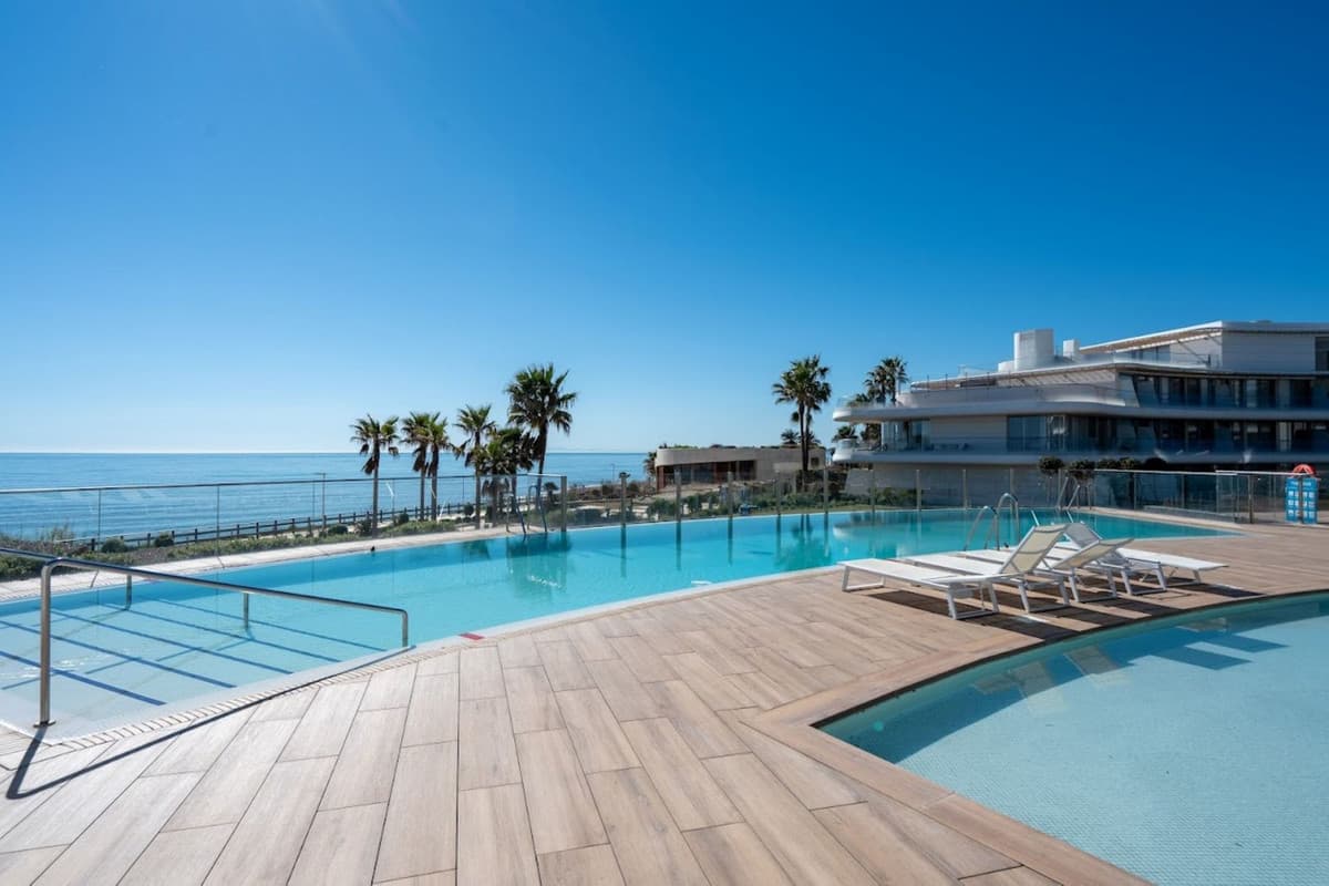 Middle Floor Apartment in Estepona — photo 2 of 10