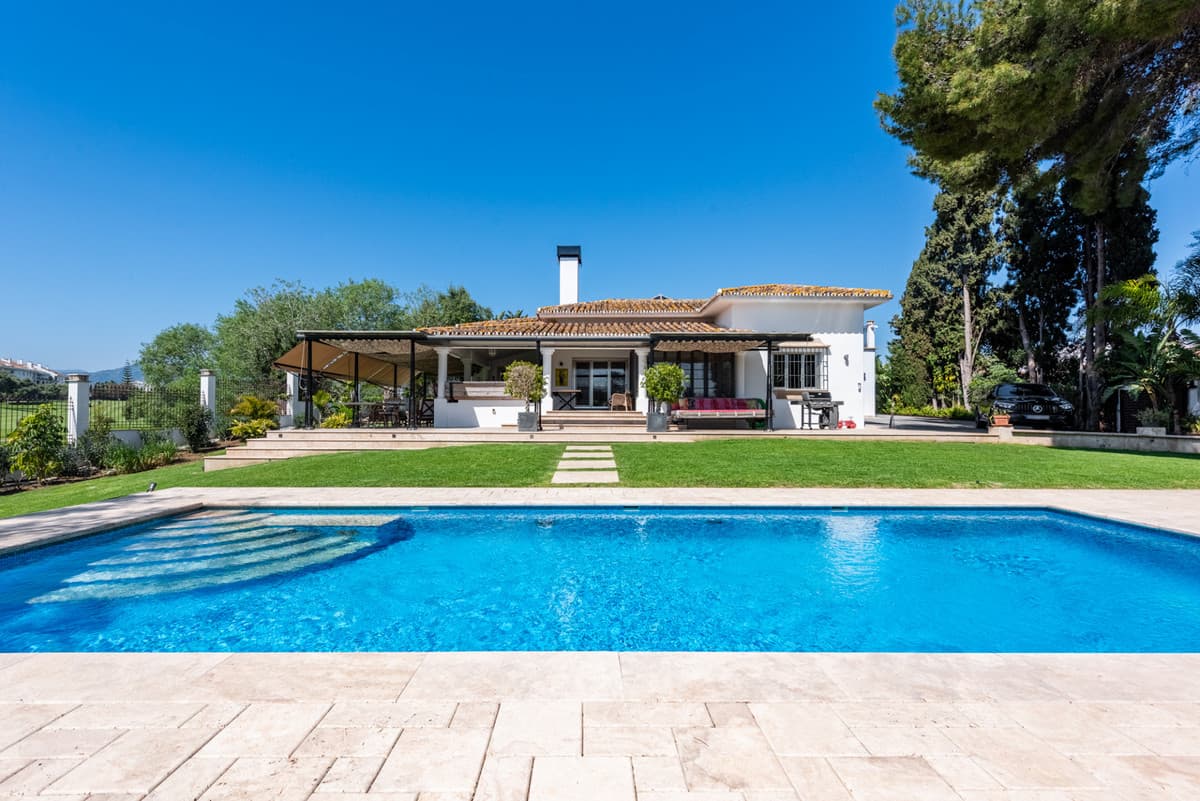 Detached Villa in San Pedro de Alcántara — photo 1 of 10