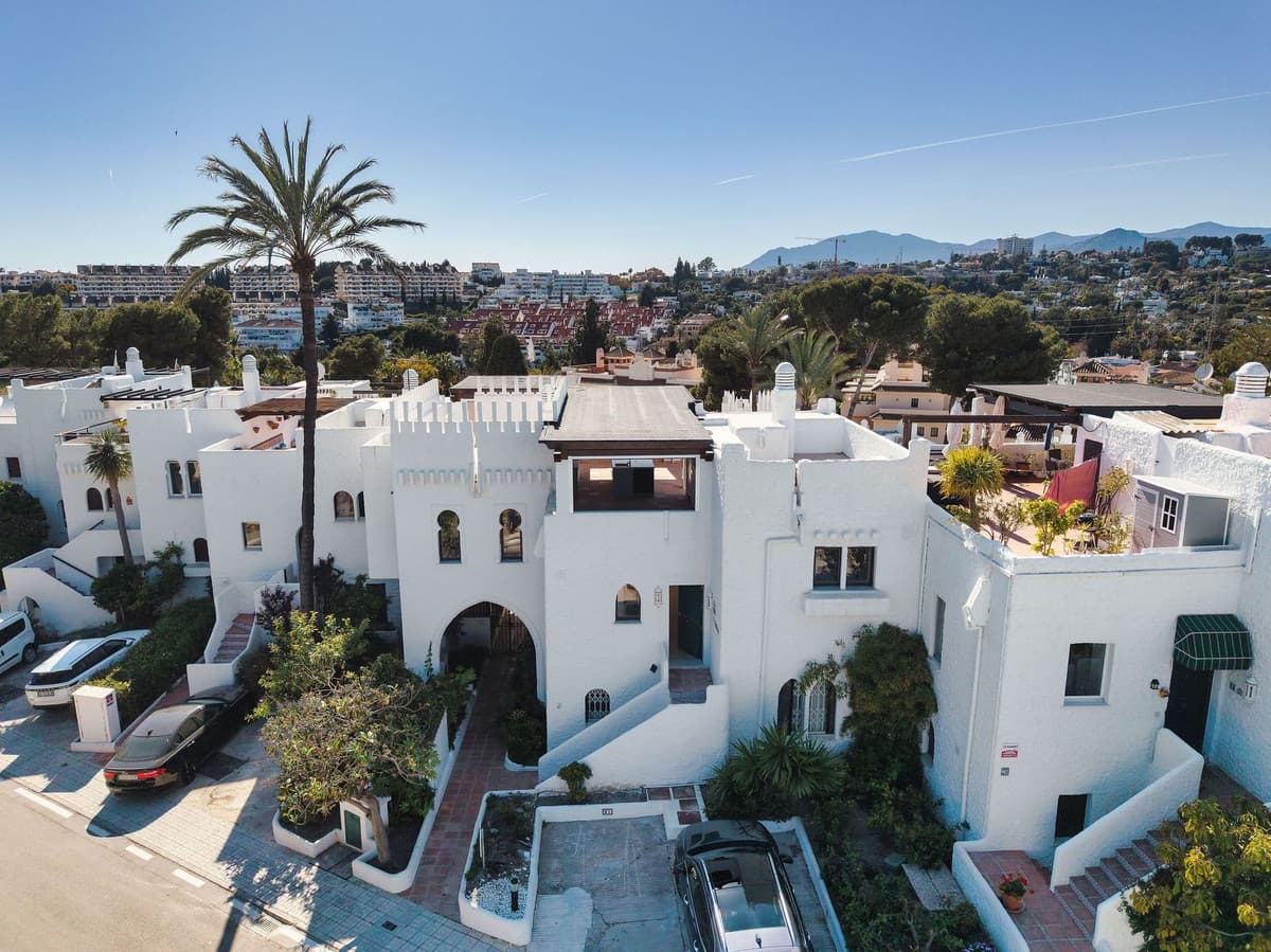 Penthouse in Nueva Andalucía — photo 1 of 10