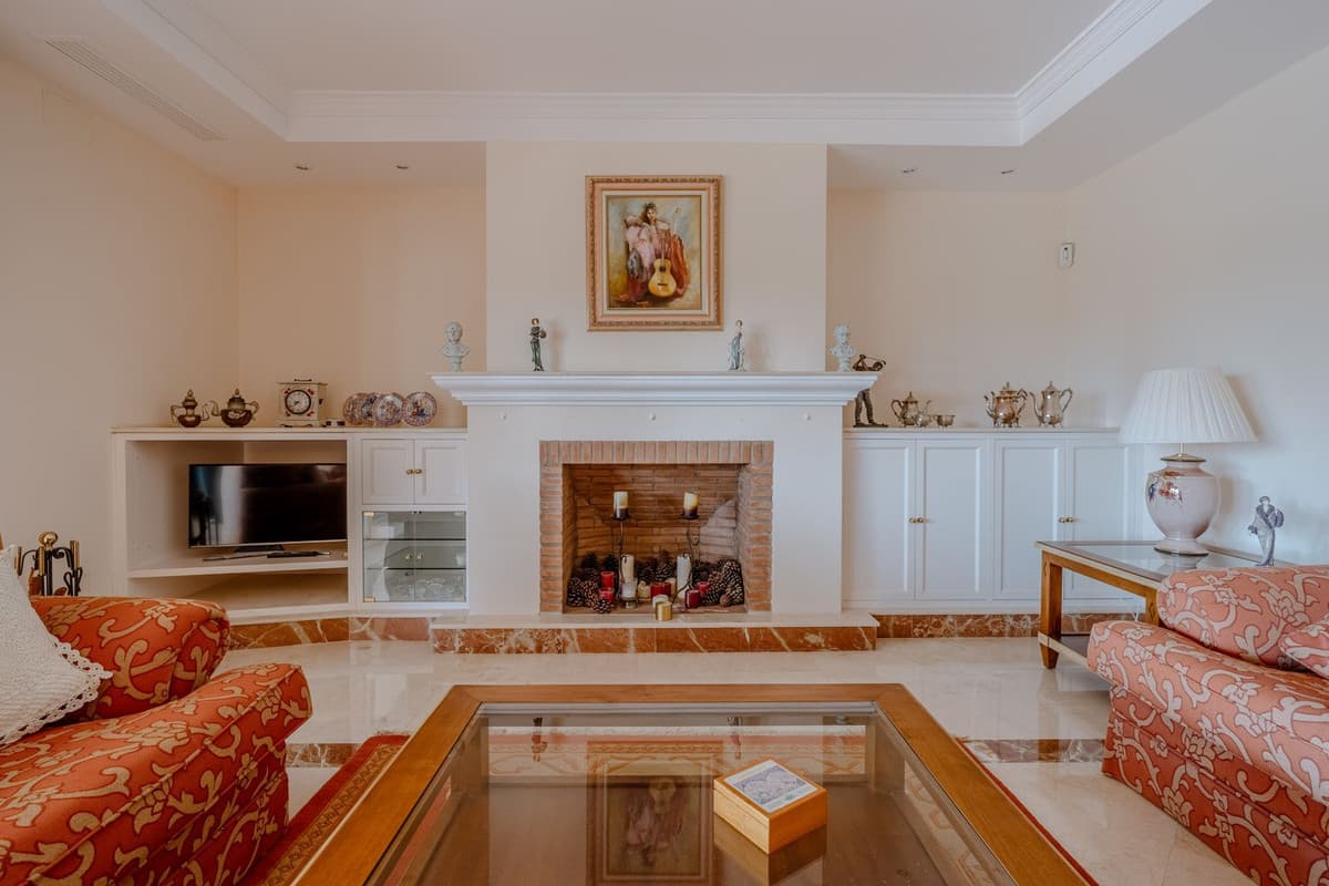 Detached Villa in El Paraiso — photo 4 of 10