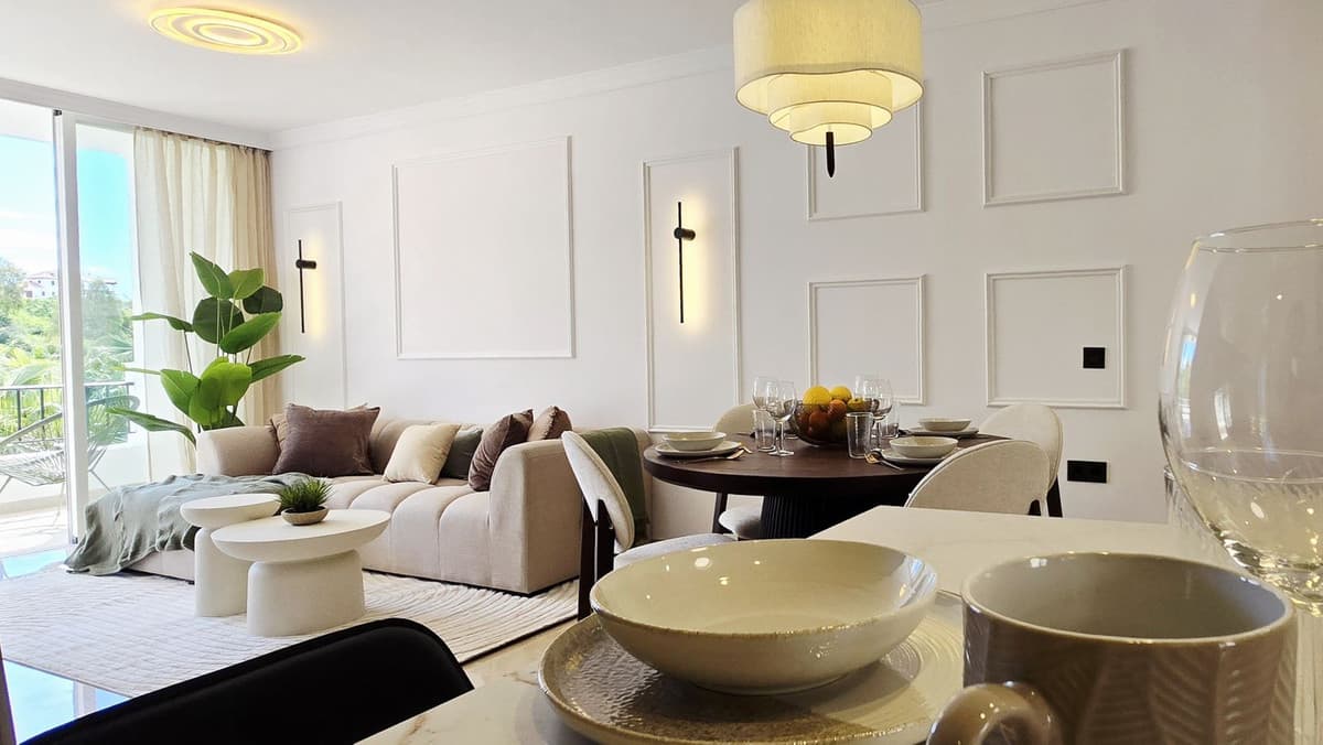 Middle Floor Apartment in La Quinta — photo 3 of 10