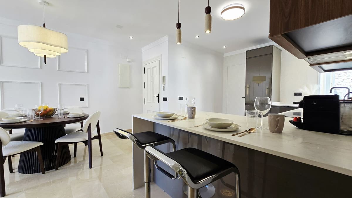 Middle Floor Apartment in La Quinta — photo 8 of 10
