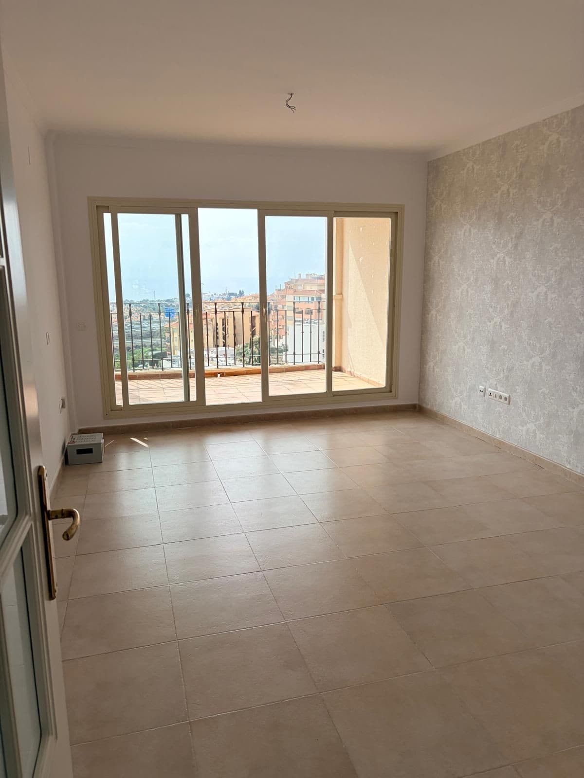 Middle Floor Apartment in Mijas — photo 9 of 10