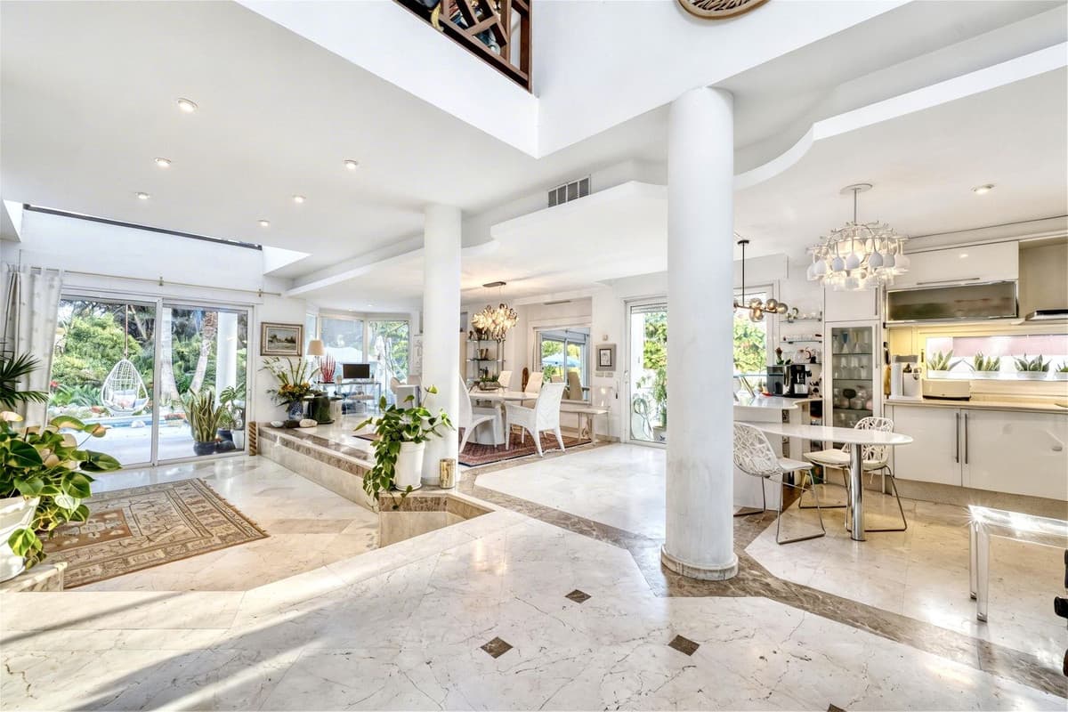 Detached Villa in New Golden Mile — photo 4 of 10
