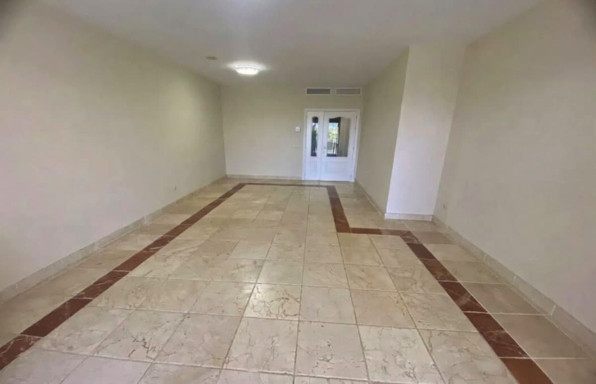 Middle Floor Apartment in Benahavís — photo 4 of 10
