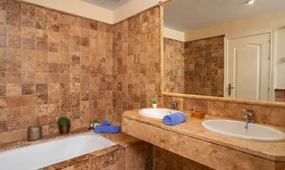 Middle Floor Apartment in Benahavís — photo 6 of 10