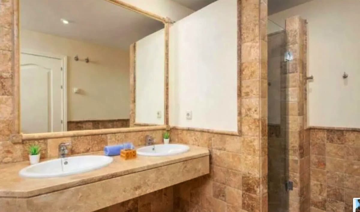 Middle Floor Apartment in Benahavís — photo 7 of 10