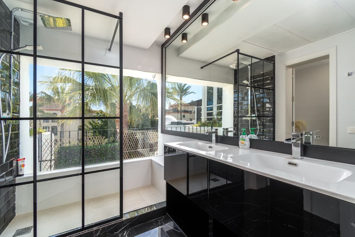 Penthouse Duplex in Puerto Banús — photo 4 of 10