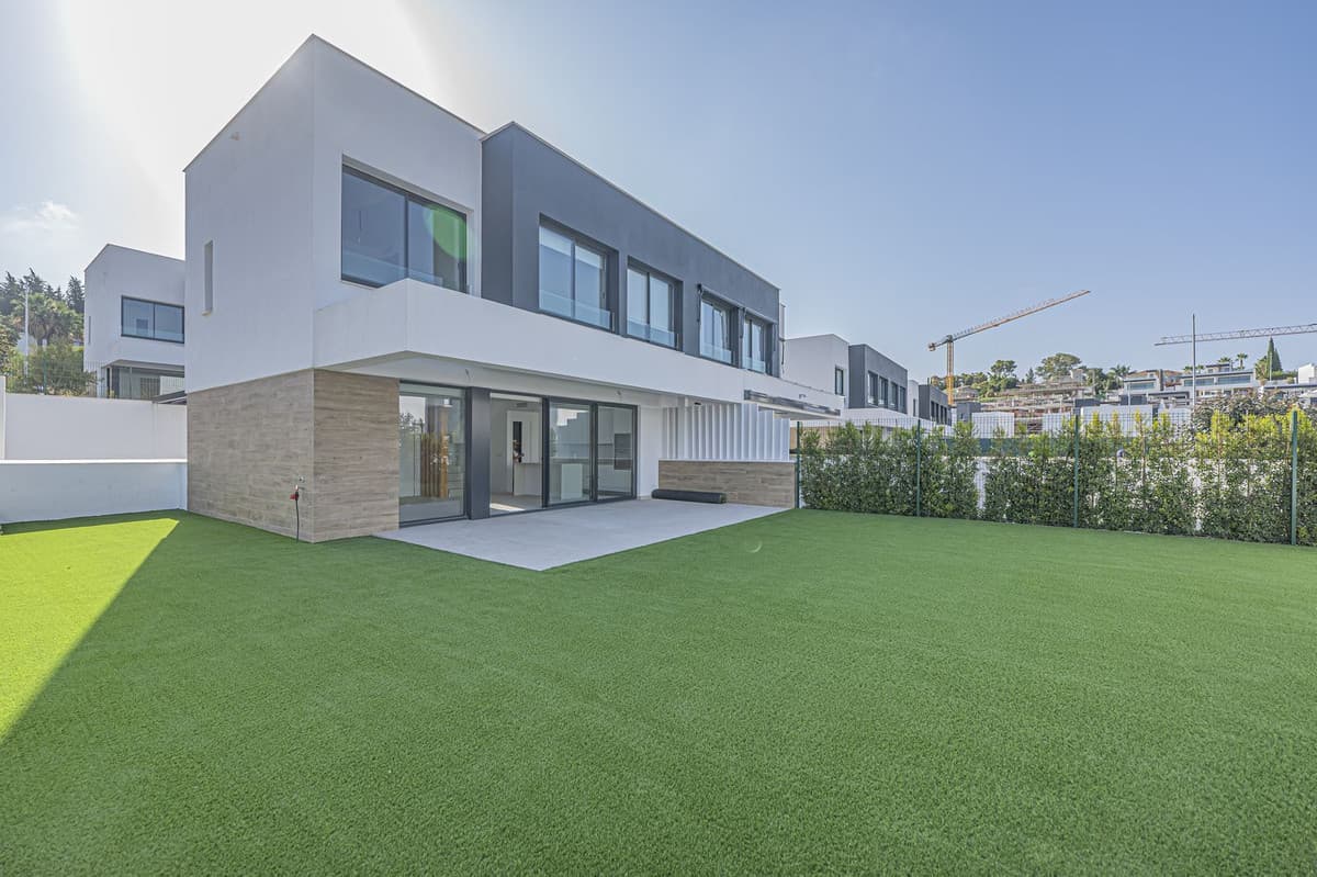 Semi-Detached House in Atalaya — photo 1 of 10