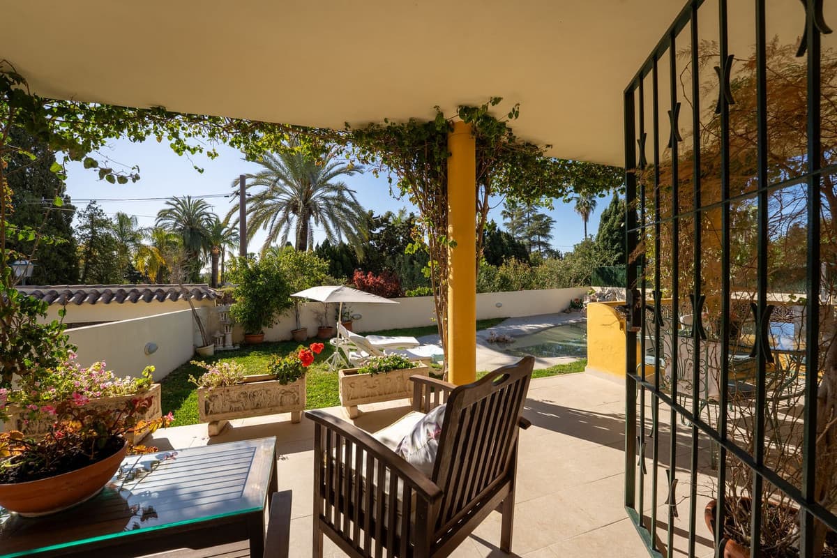 Detached Villa in El Paraiso — photo 2 of 10