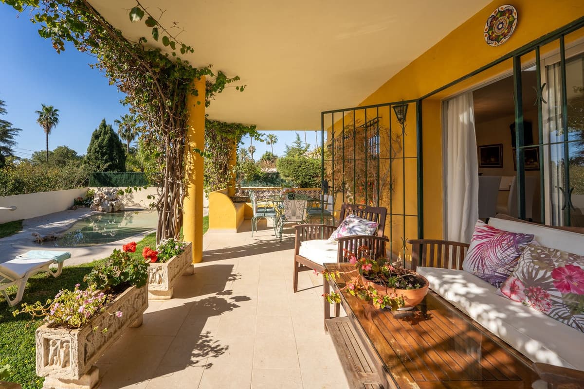 Detached Villa in El Paraiso — photo 3 of 10
