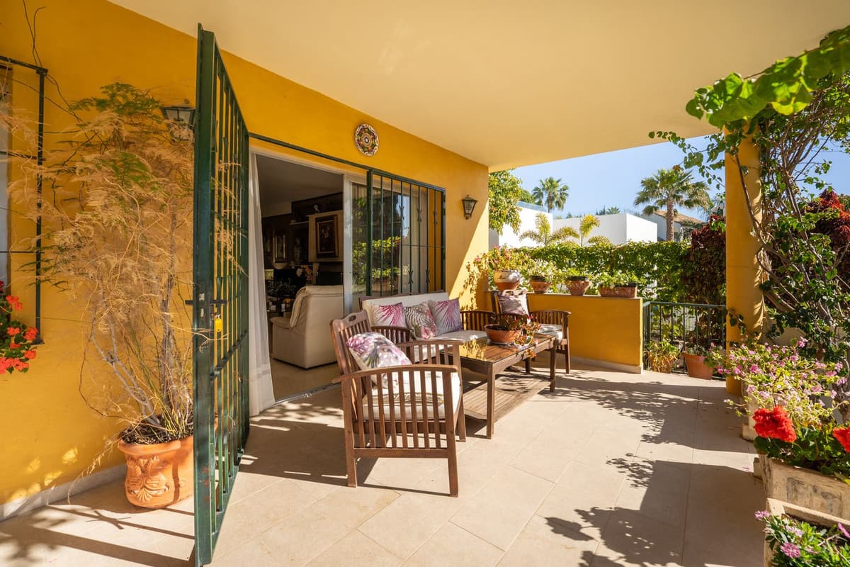 Detached Villa in El Paraiso — photo 4 of 10