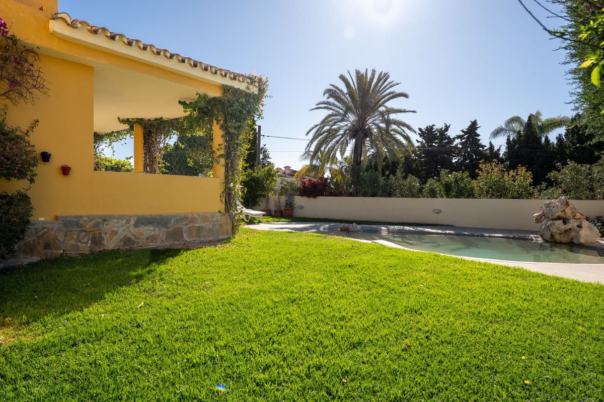 Detached Villa in El Paraiso — photo 6 of 10
