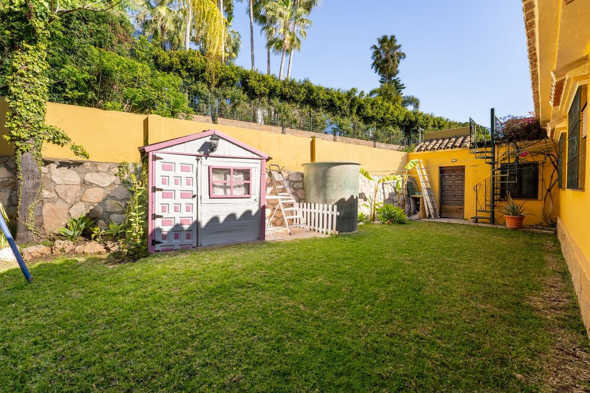 Detached Villa in El Paraiso — photo 8 of 10
