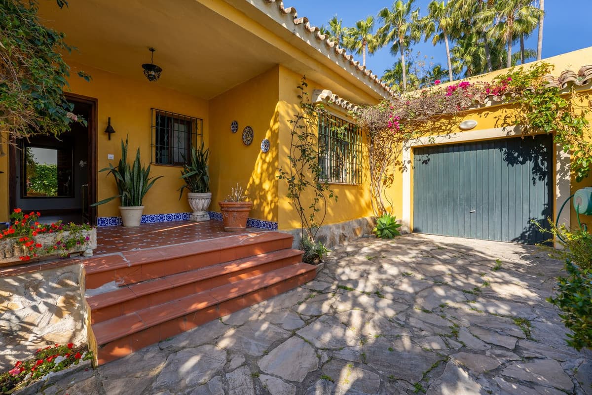 Detached Villa in El Paraiso — photo 9 of 10