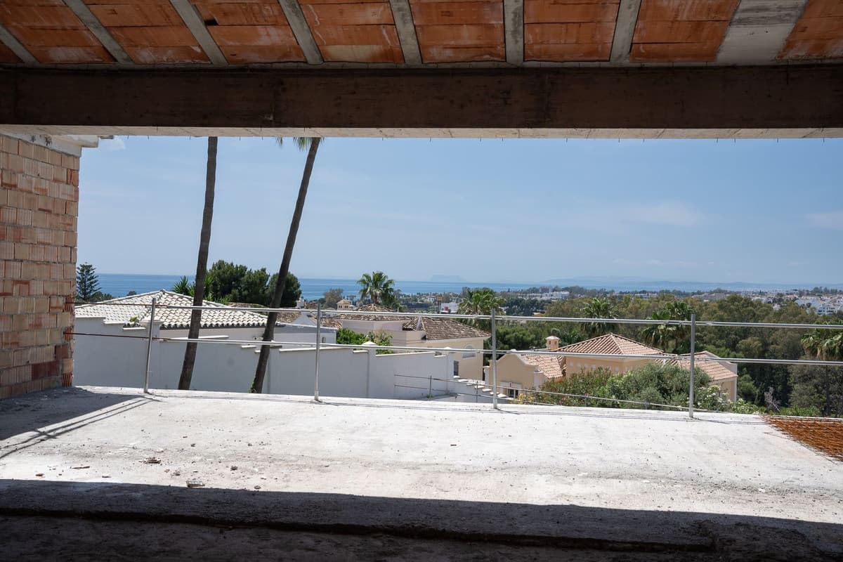 Detached Villa in El Paraiso — photo 2 of 10