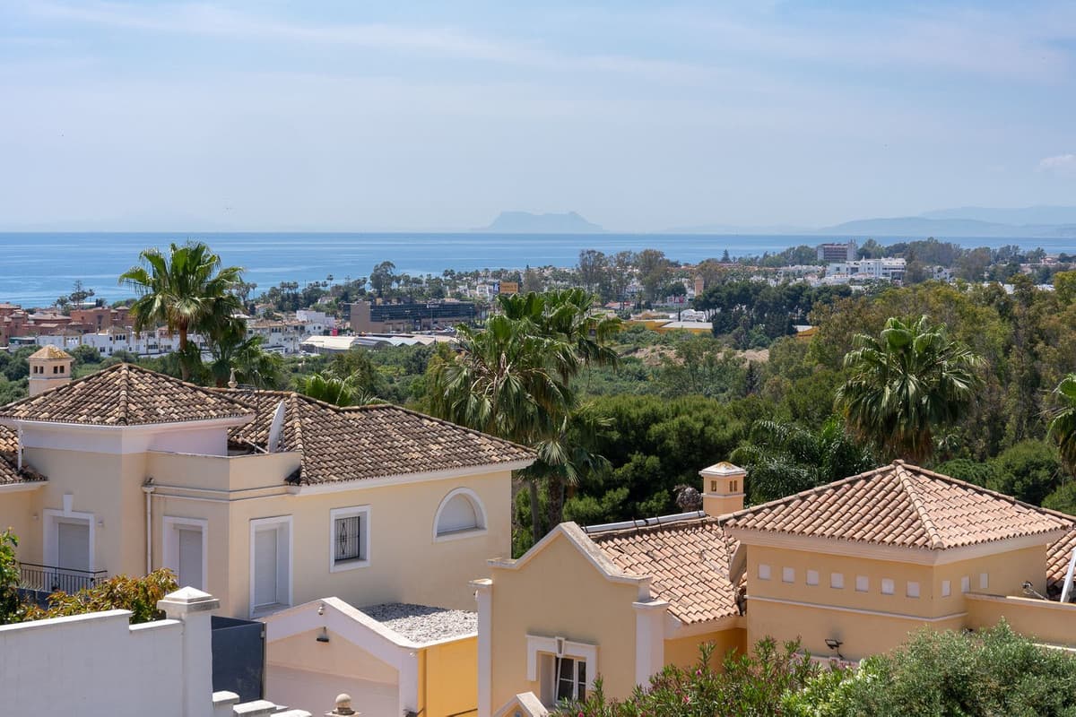 Detached Villa in El Paraiso — photo 7 of 10