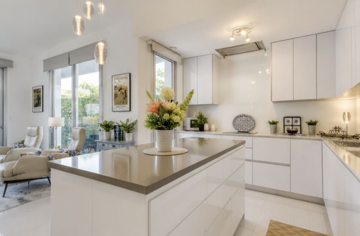 Ground Floor Apartment in Bel Air — photo 2 of 10