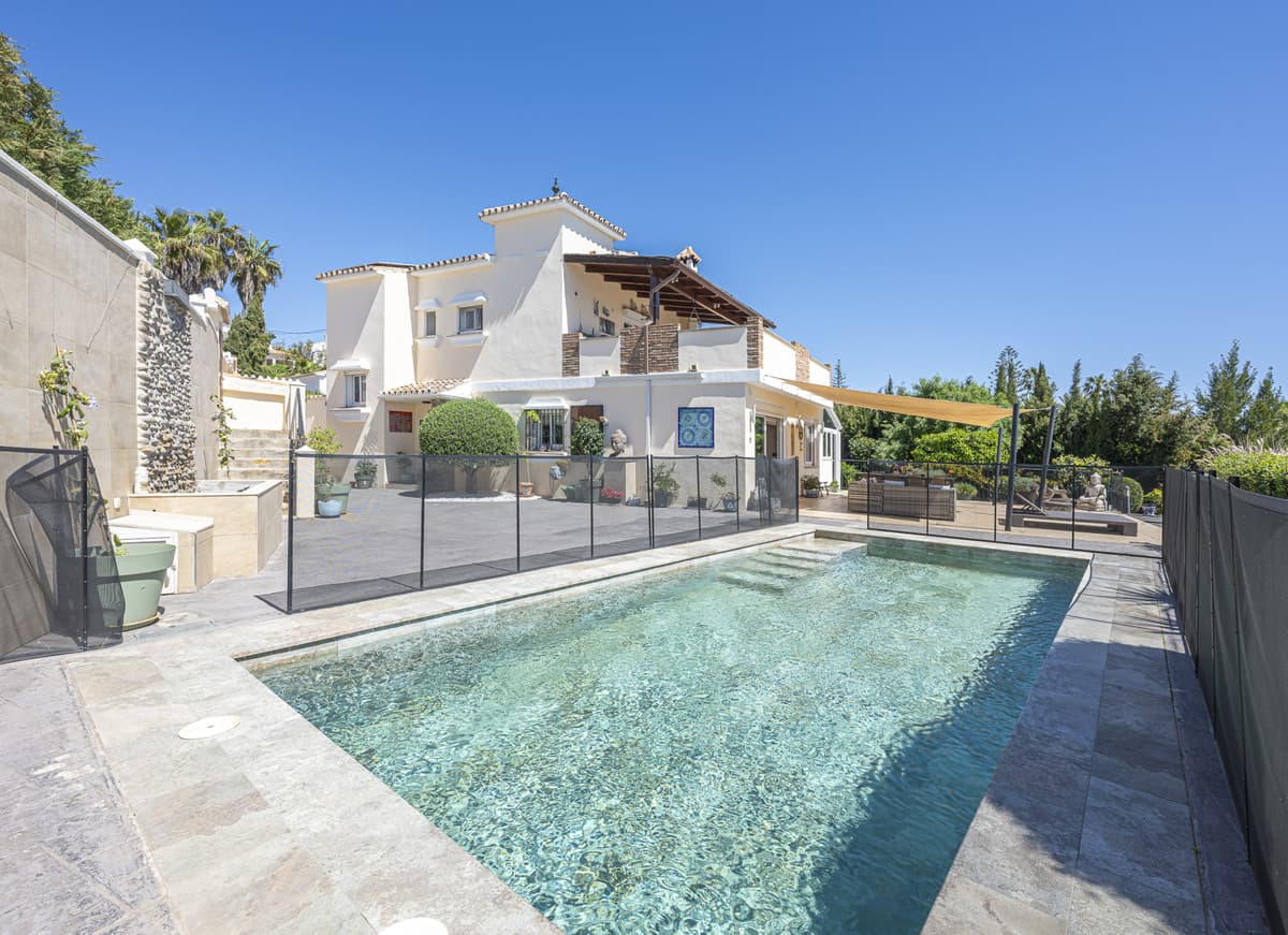 Detached Villa in Estepona — photo 1 of 10